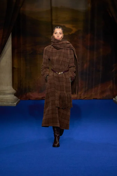 Look 3
